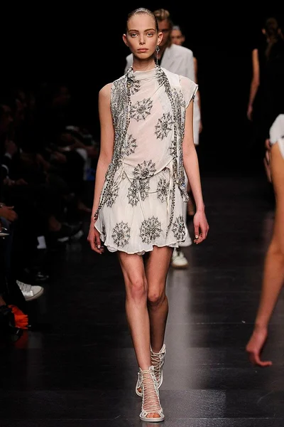 Look 27